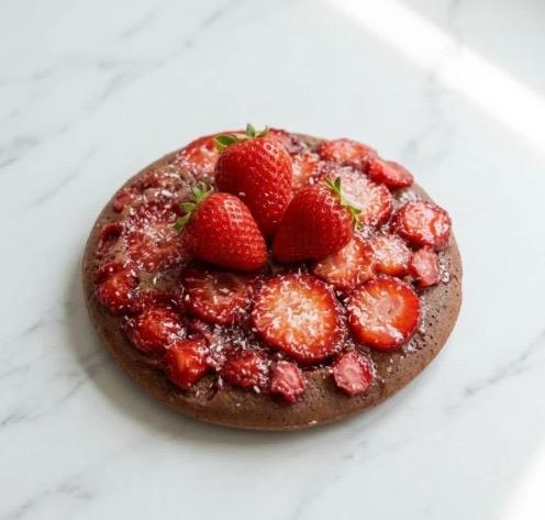 Torta in padella cacao e fragole
